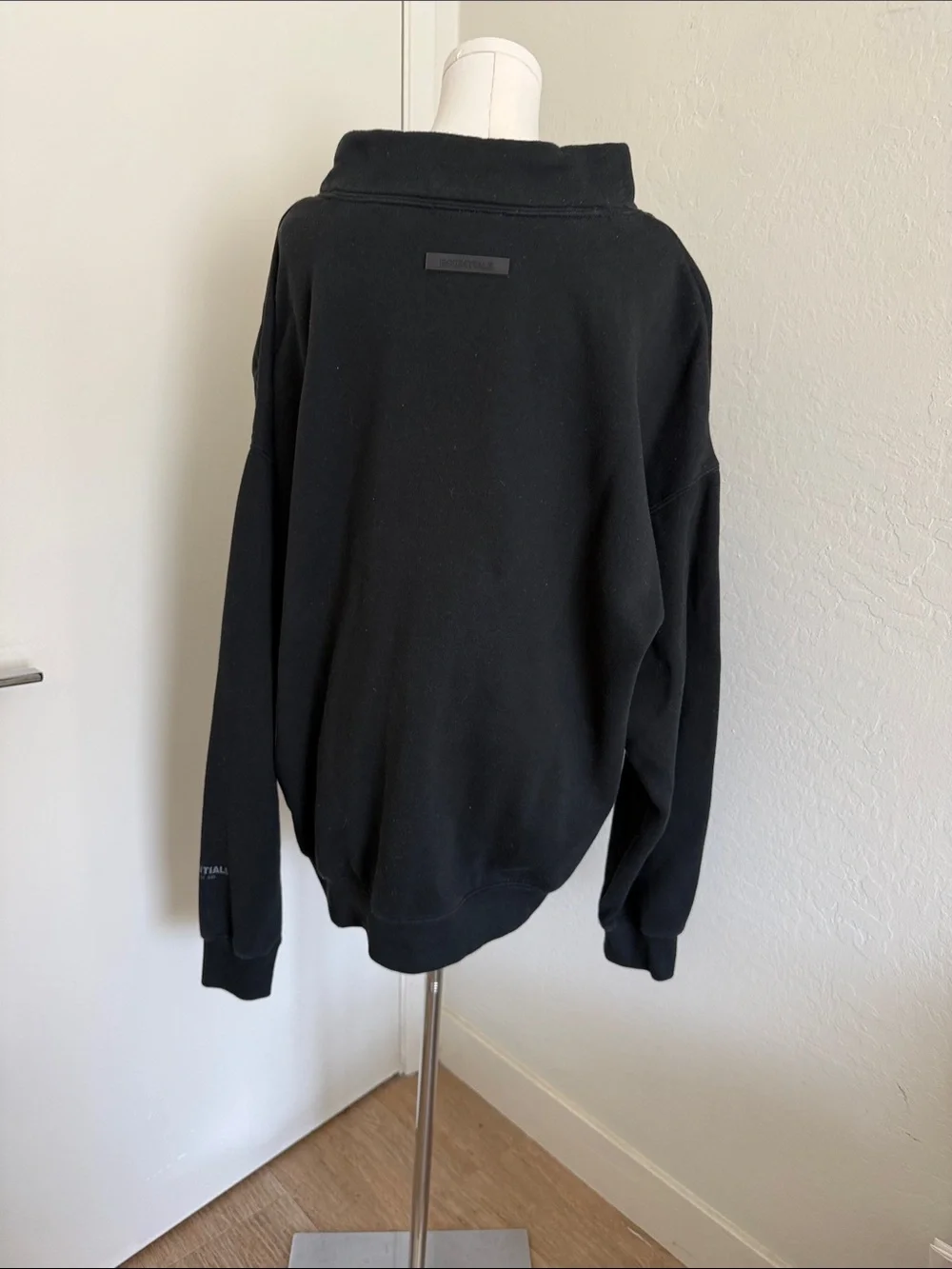 Essentials classic black